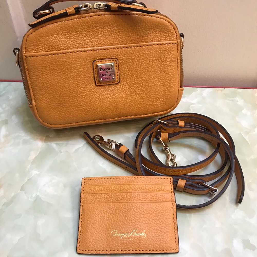 Dooney&Bourke Belvedere Ambler and Card Holder